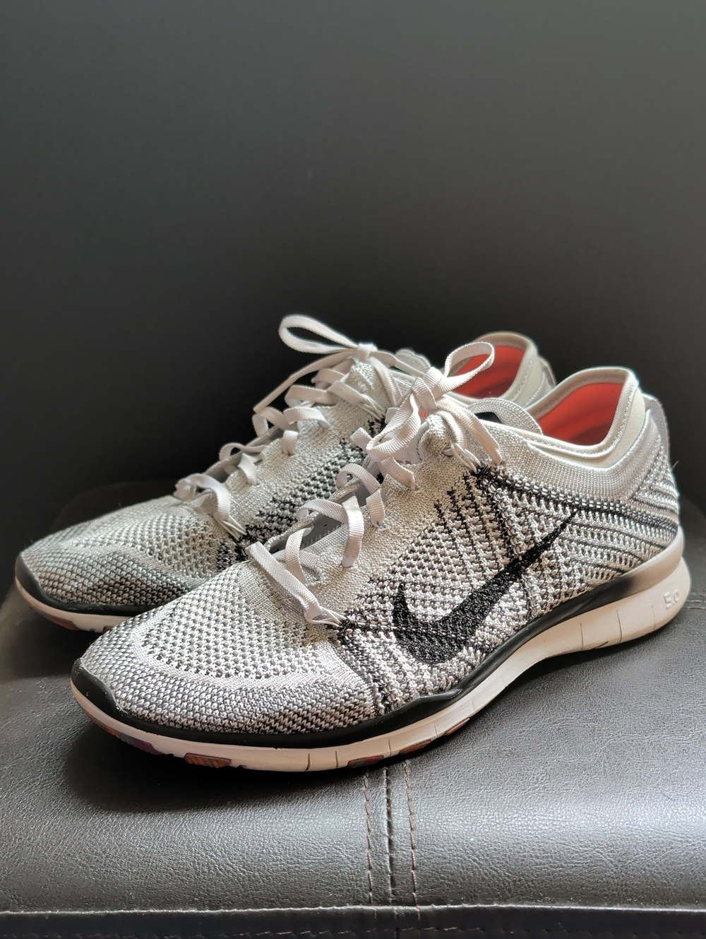 Nike Free TR Flyknit 5.0 Womens Size 7 White Grey Platinum 718785-100 Sneakers